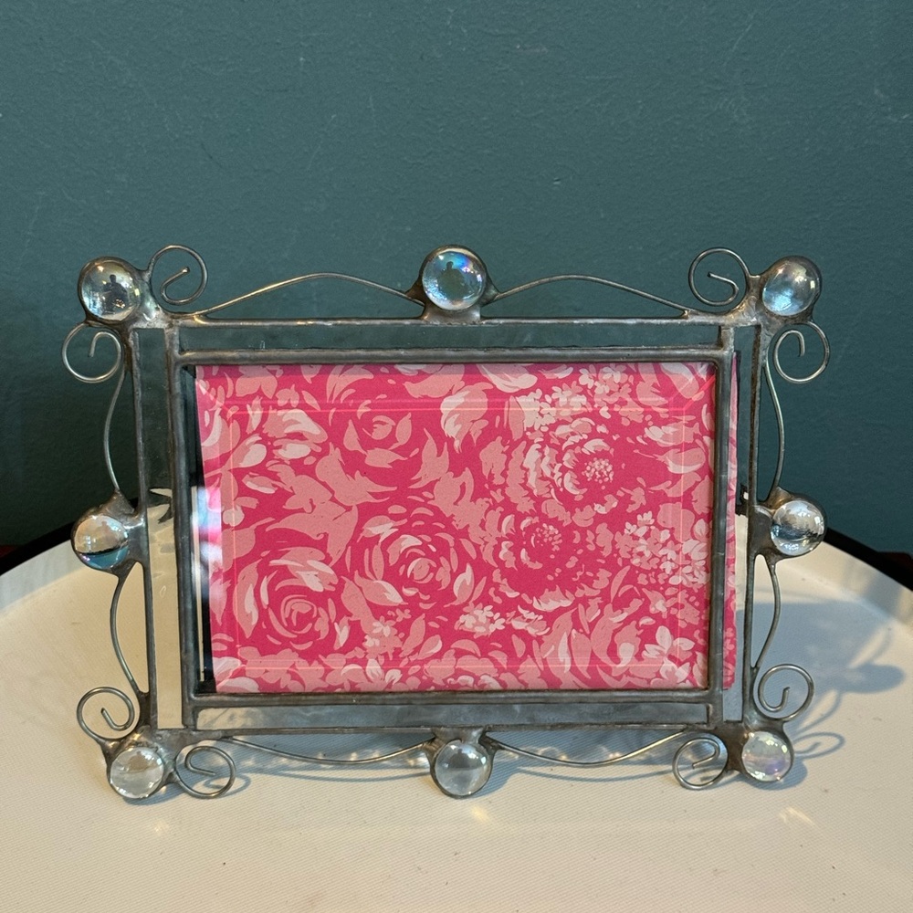 Elegant Silver 4x6 Metal Photo Frame with Iridescent Accents, Beveled Glass